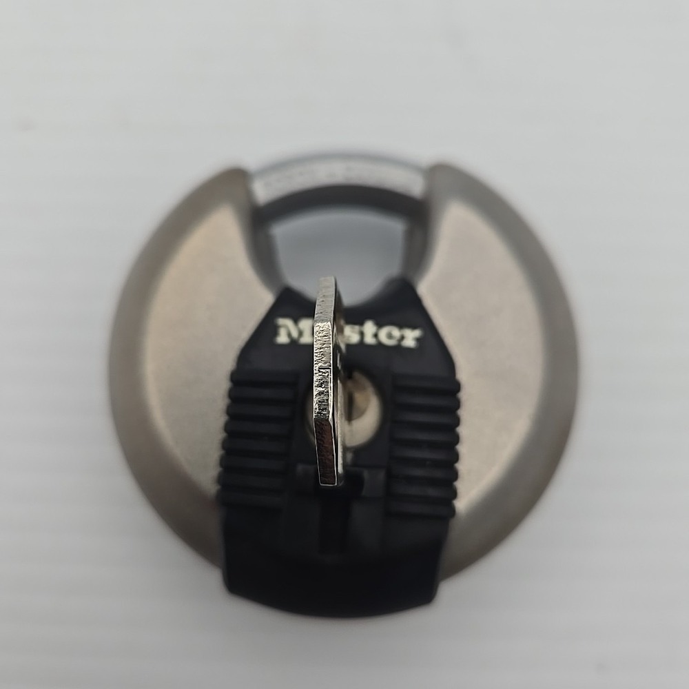 Master Lock M40XKAD Magnum‎ Heavy Duty Stainless Steel Discus Padlock with Key